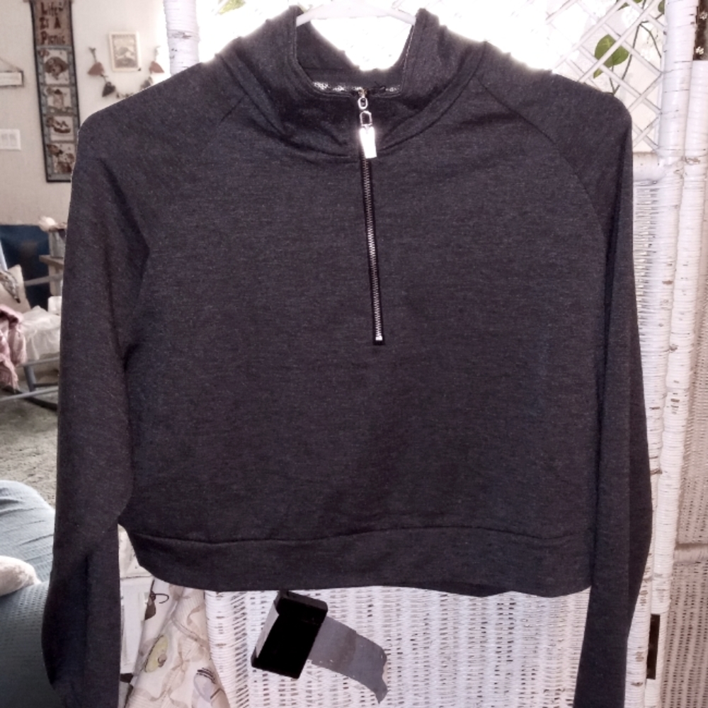 Cripped RomWe shirt. Gray, size medium